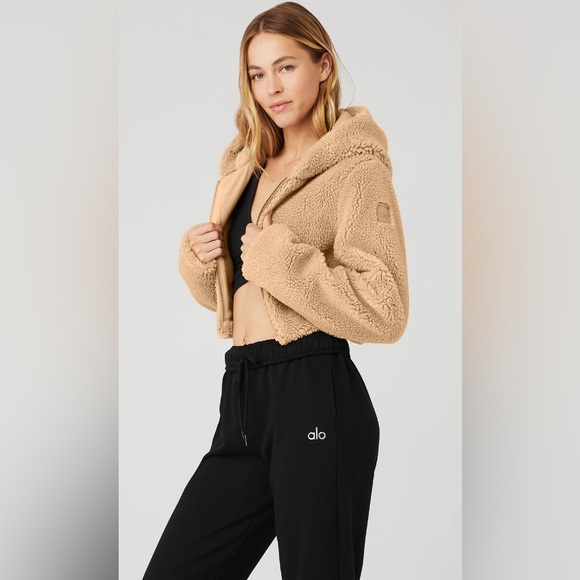 ALO Yoga Jackets & Blazers - •❌SOLD❌NEW• ALO YOGA Foxy Sherpa Jacket